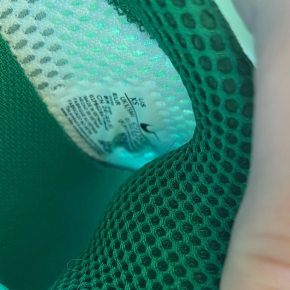 NIKE runners size 4-8 slip on runners - Picture 6 of 6